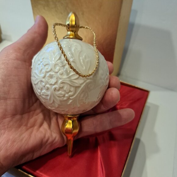 Vintage Lenox China 1982 Annual Porcelain 24K Gold Trimmed Christmas Ornament - Picture 7 of 7